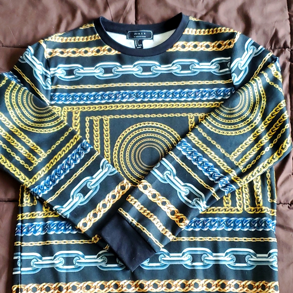 Chain link print all over sweater.